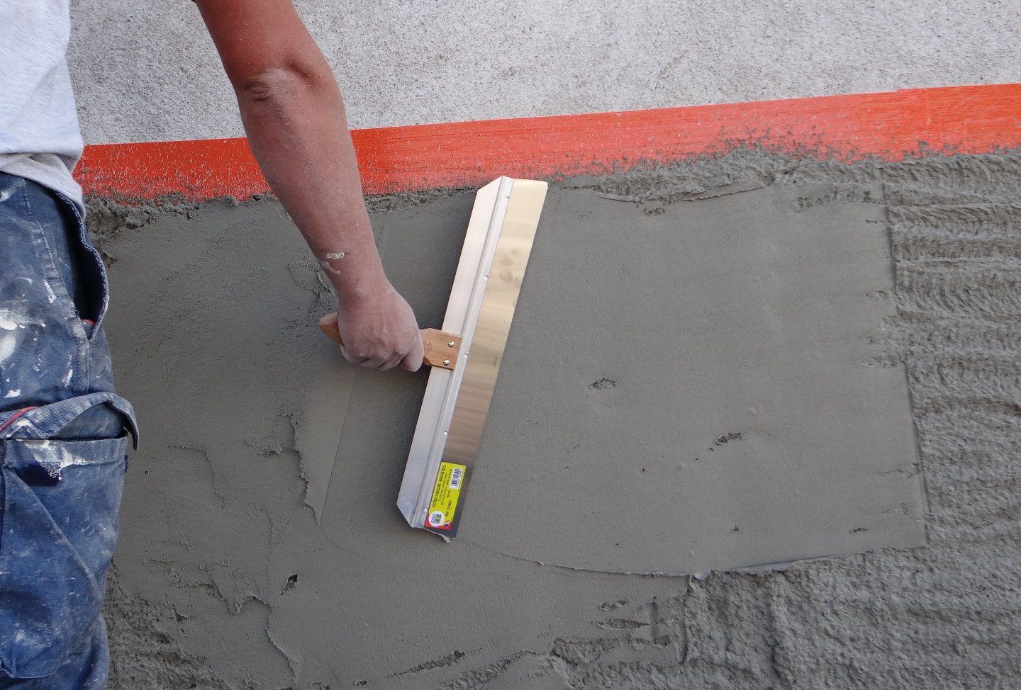 Couteau à enduire poignée bois 03