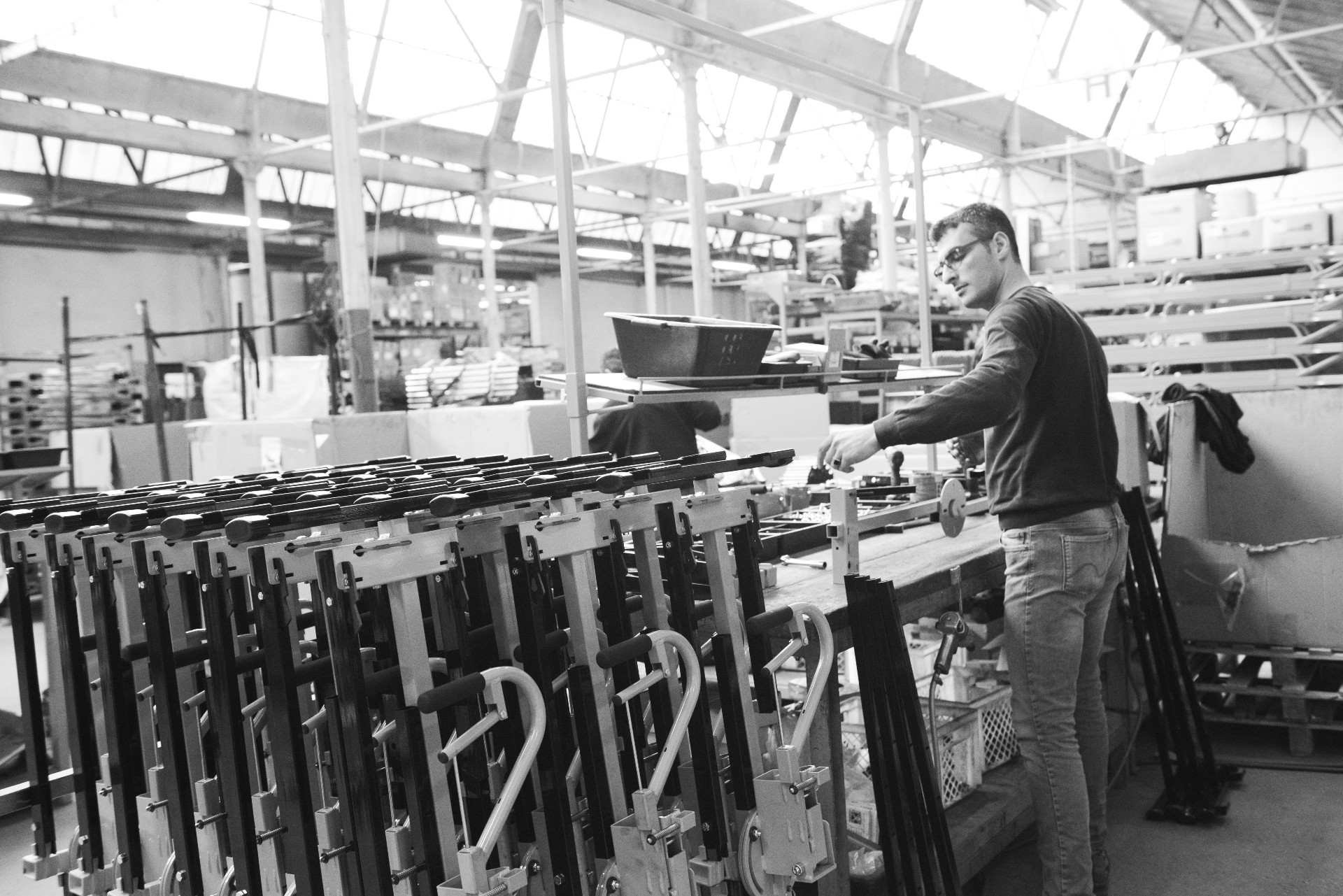 L'usine Mondelin d'Ambierle maîtrise toutes les techniques, travaille toutes les épaisseurs et formes pour la fabrication d'outils professionnels de qualité.